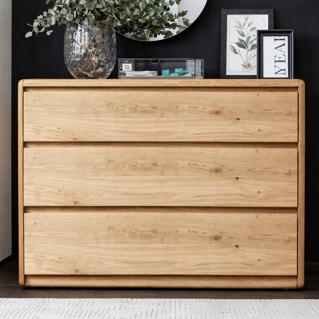 Forestales Camano Commode van massief wild eikenhout met 3 laden.