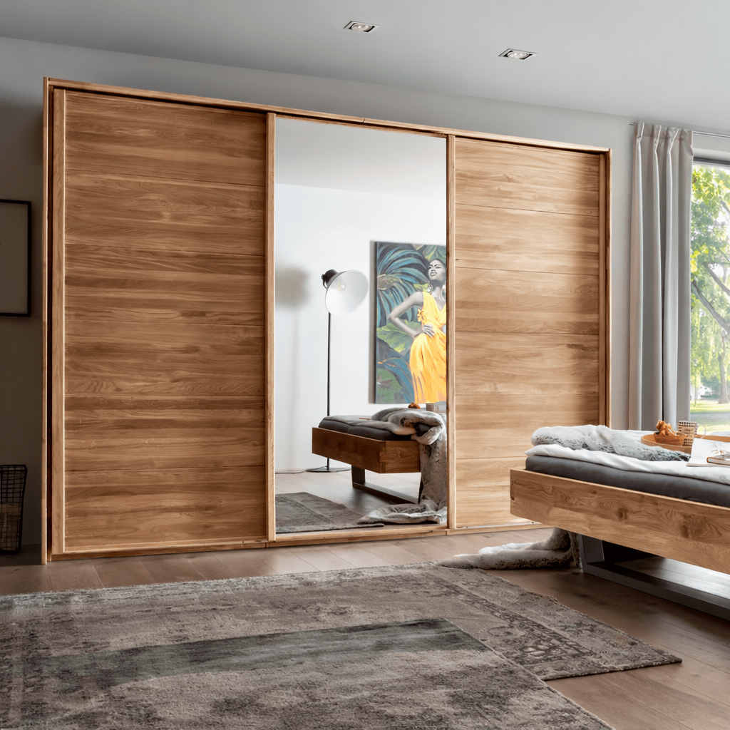 Imposante 3-deurs Forestales Woodview kledingkast met volledige spiegelfronten.