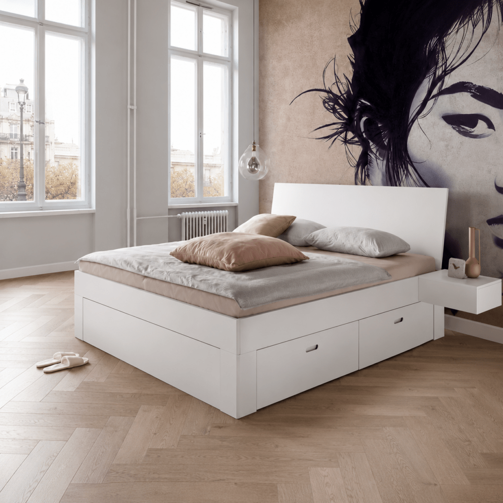 Van Schaik Nordic Wit Massief Houten Ledikant dekkend wit gelakt met geopende bedlade onder het frame.