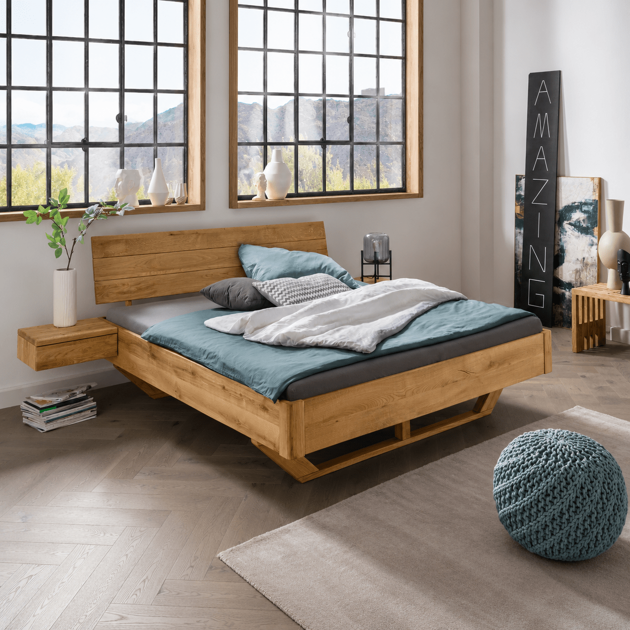 Van Schaik Wellington massief houten bed in moderne slaapkamer