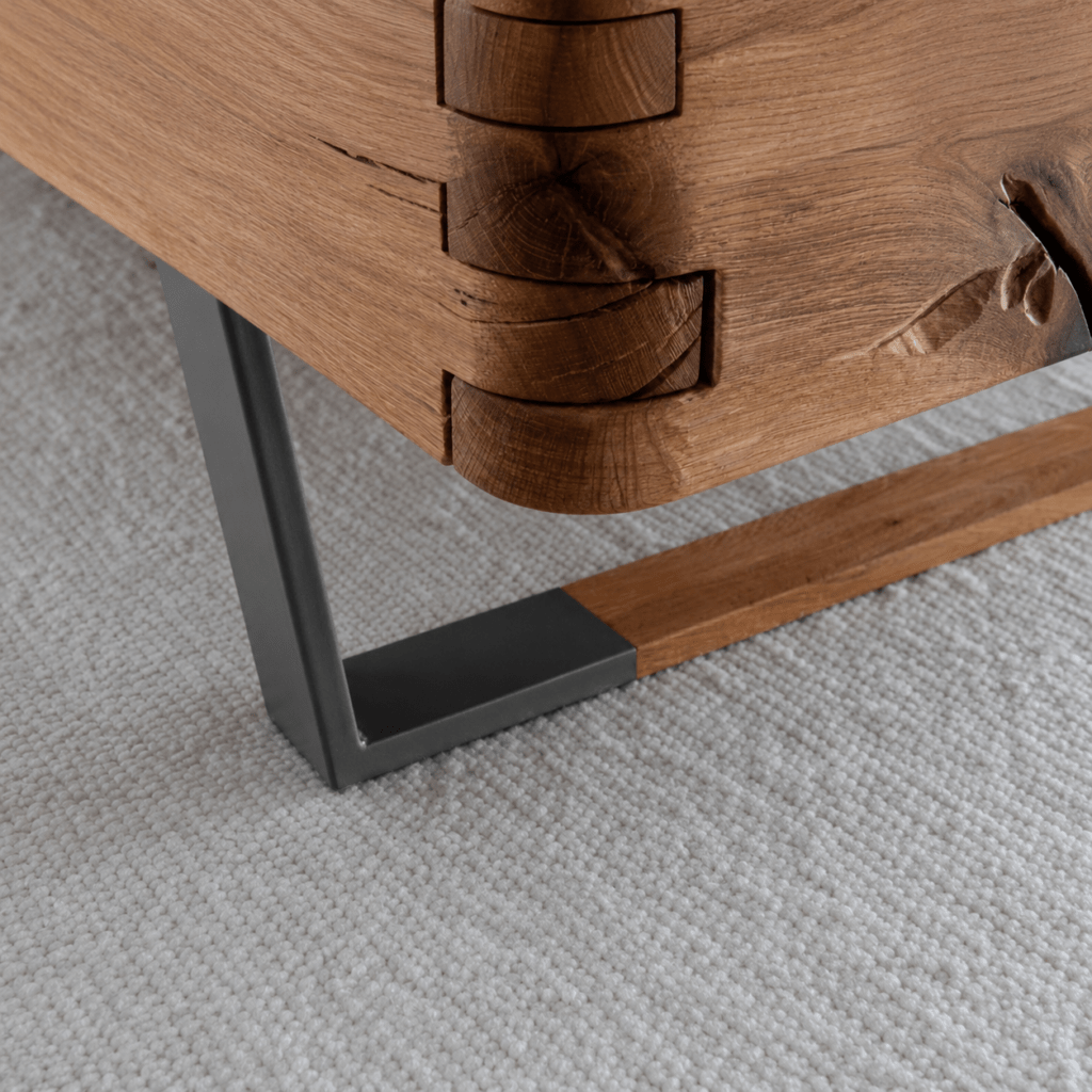 Detail van het geoliede massief wild eiken hout van het Van Schaik Stavor Balkenbed