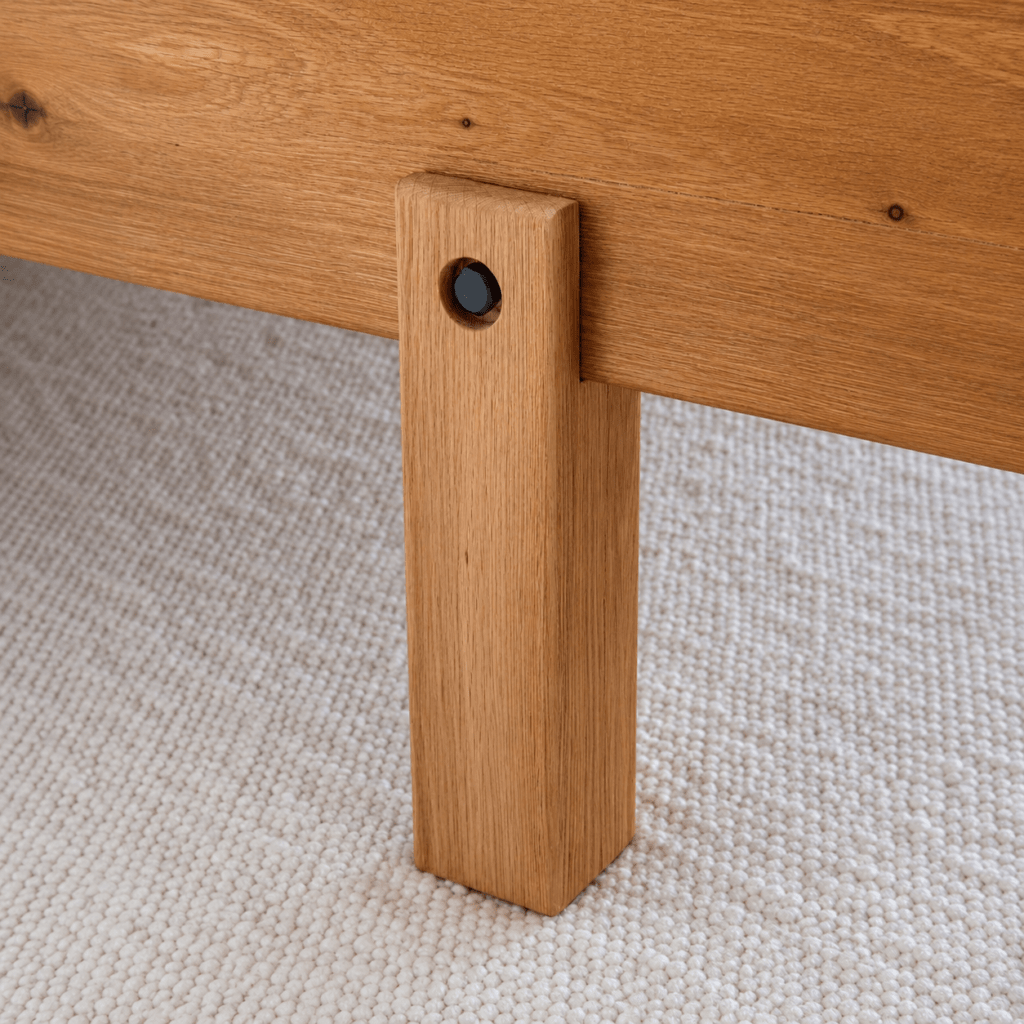 Robuuste houten poten en balkstructuur van het Van Schaik Holvik Balkenbed