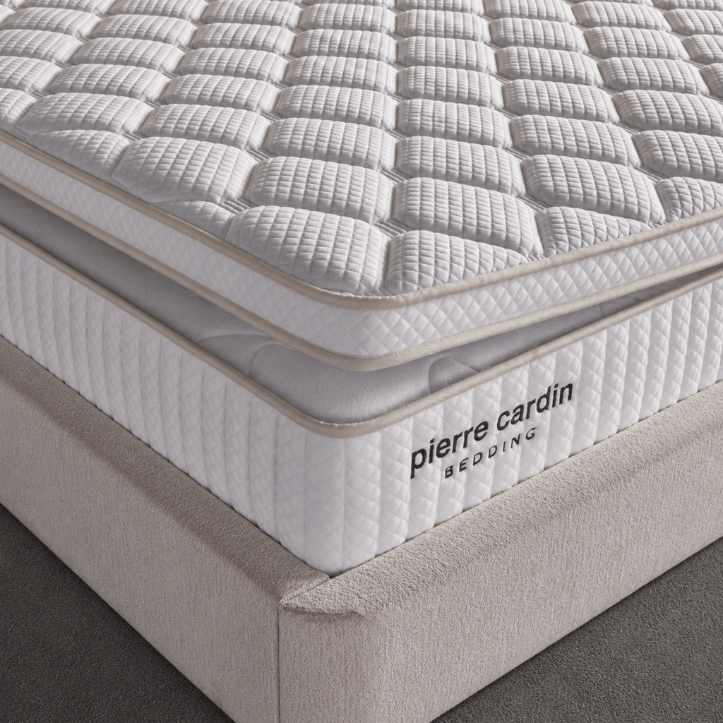 Detail van de afritsbare koudschuim topper en anti-allergische bamboe tijk van Pierre Cardin