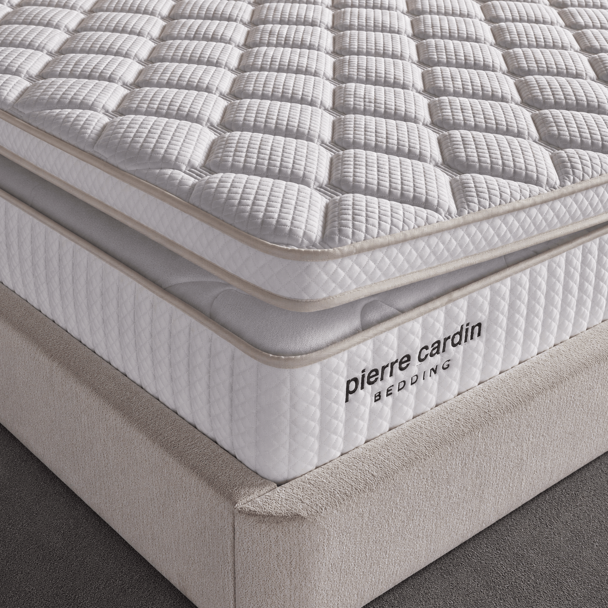 Detail van de afritsbare koudschuim topper en anti-allergische bamboe tijk van Pierre Cardin