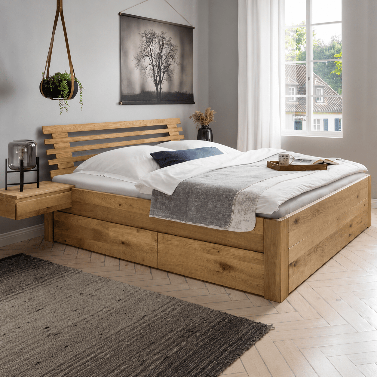 Forestales Norvale 55 cm massief eiken houten bed met lades in sfeervolle slaapkamer