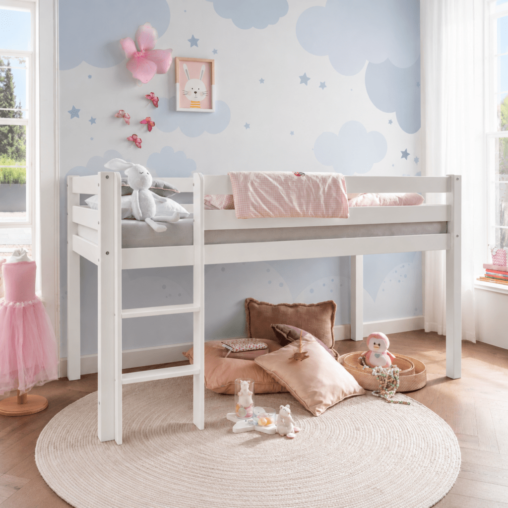 infanskids pino halfhoogslaper wit in speelse kinderslaapkamer